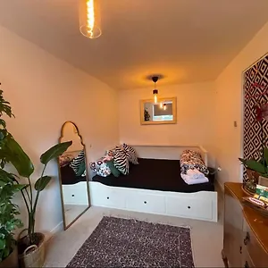 Homestay Private With Separate Shower And Free Parking, Edinburgh