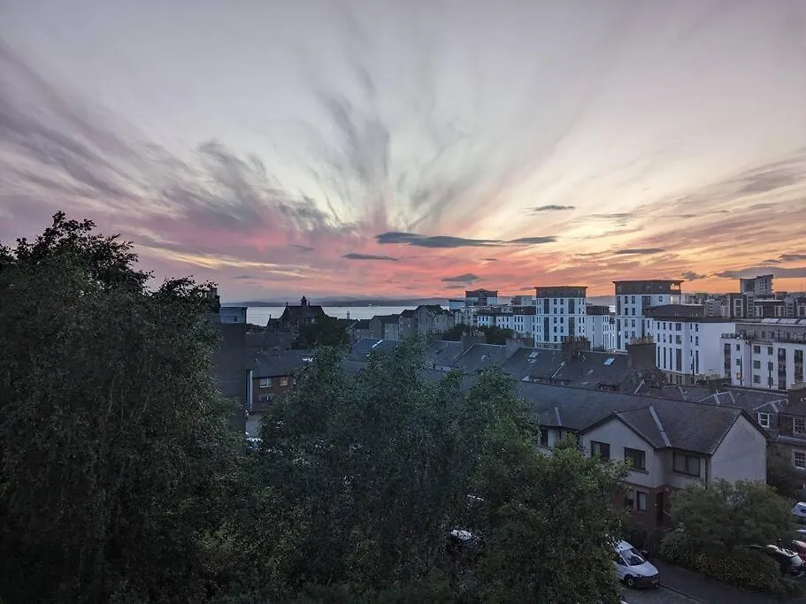Peaceful Oasis By The Sea Apartment Edinburgh